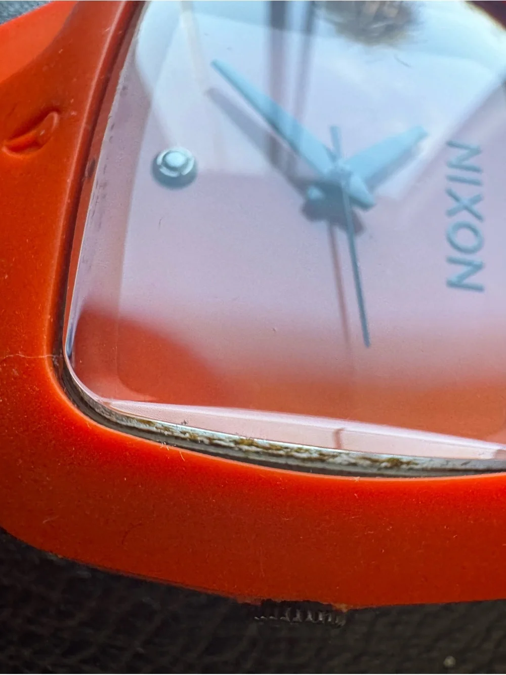 Nixon Orange The Rubber Player like new. Minimalist modern beauty. 40mm analog